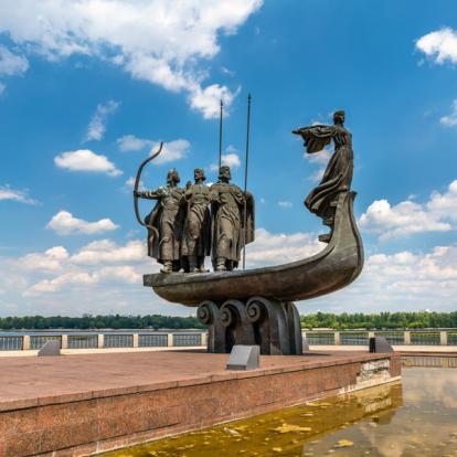 Kiev - Monument to the founders of Kiev Voyage en Ukraine : L'Ukraine Classique