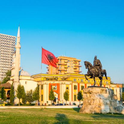 Tirana - Skanderbeg square Voyage en Albanie - Entre Lacs et Montagnes au cœur des Balkans