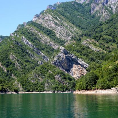 Komani Lake Voyage en Albanie - Entre Lacs et Montagnes au cœur des Balkans