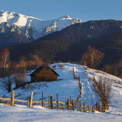 Bran in winter Voyage en Roumanie : Randonnée raquettes