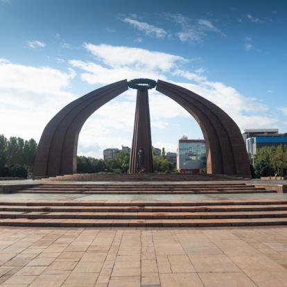Bishkek - Victory square Voyage au Kirghizistan - Le Grand Est chez l'habitant