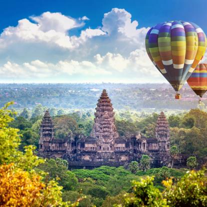 Angkor Wat Temple with balloon Voyage au Cambodge - L’essentiel du Cambodge