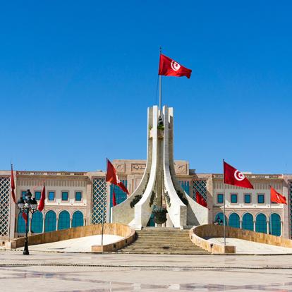 Tunis - Mairie et Monument de Kasbah Square Voyage en Tunisie - Sur les traces des Trésors de la Tunisie Centrale