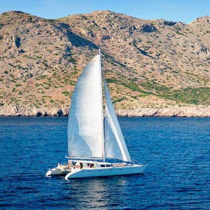Catamaran dans les Cyclades Croisières Privatives "Escale Yachting"