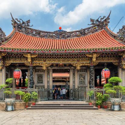TaiPei - Main entrance of Mengjia Longshan Temple Voyage à Taïwan - Terres aborigènes sur le toit de Taiwan